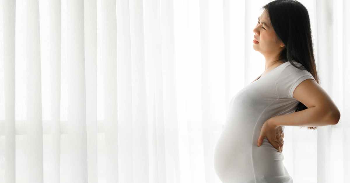 Sự lớn lên của thai nhi là nguyên nhân khiến các mẹ bầu đau lưng